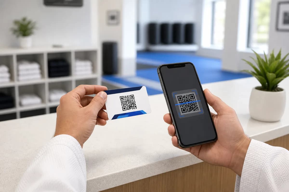 Carte membre QR scannée avec un téléphone dans un club d'arts martiaux